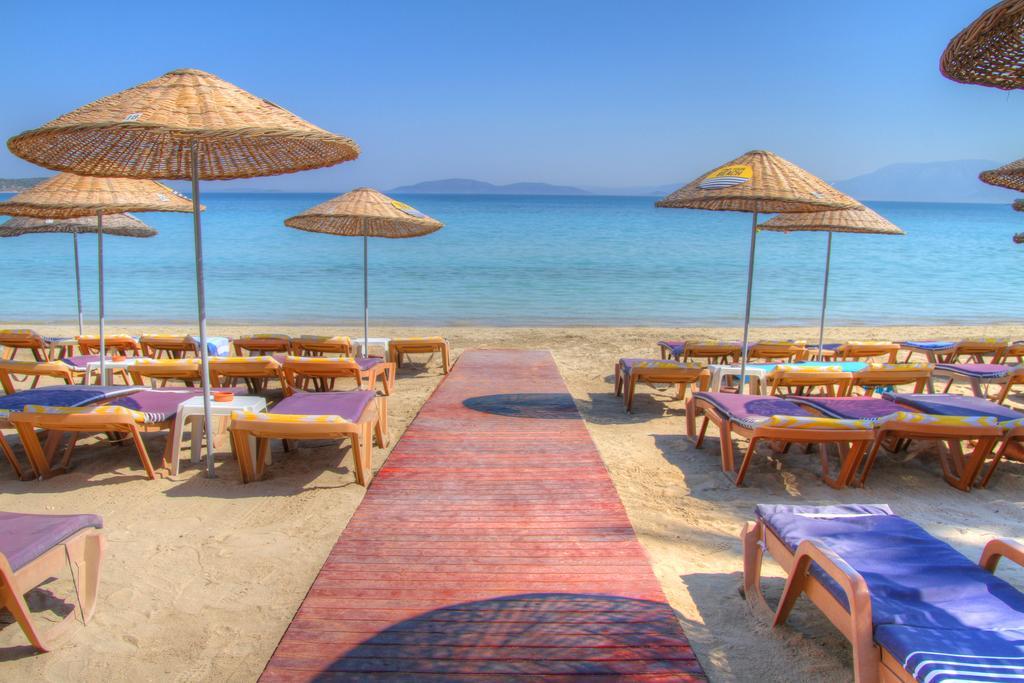R+ Hotel By Rooms Çeşme Esterno foto