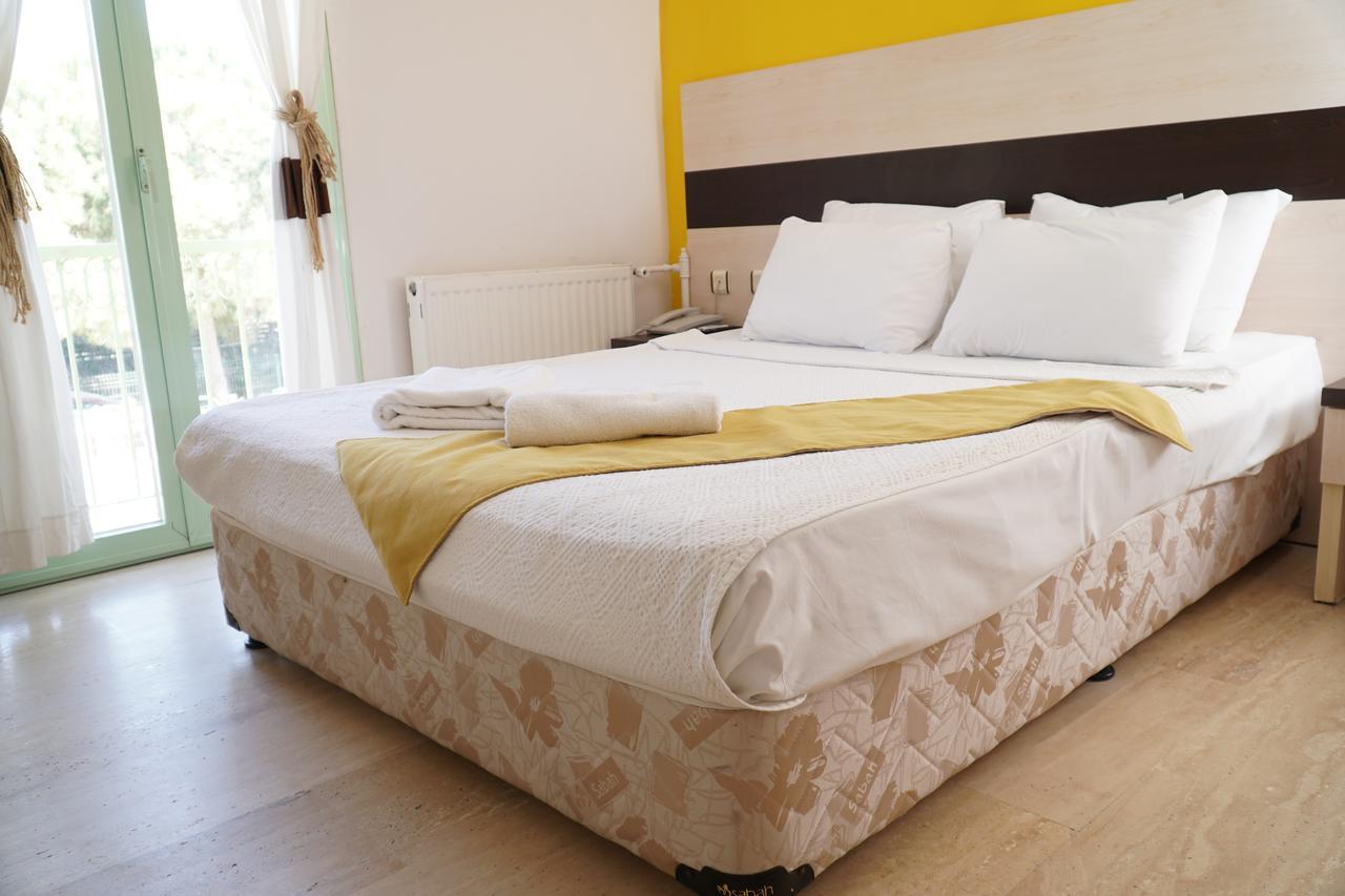 R+ Hotel By Rooms Çeşme Esterno foto